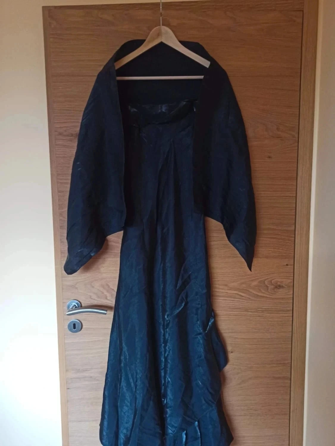 Robe de soirée avec son étole noire